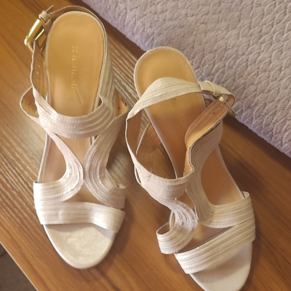Naturalizer Women's Cream Sandals